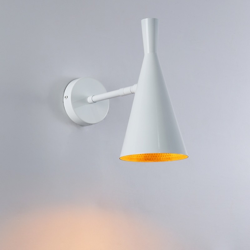 Adjustable Nordic-style wall light