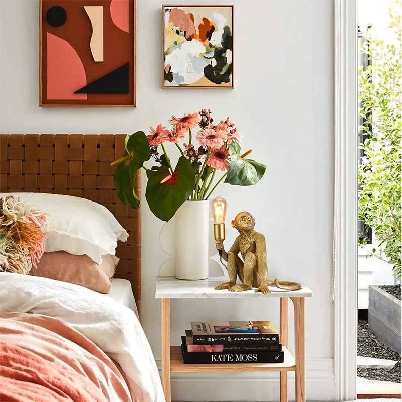 Rila" resin monkey table lamp