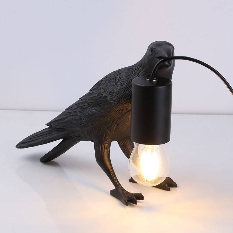 Raven table lamp in resin "Corb".