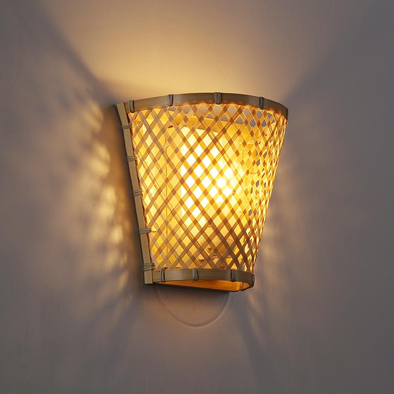 Wicker wall sconce "Pani".