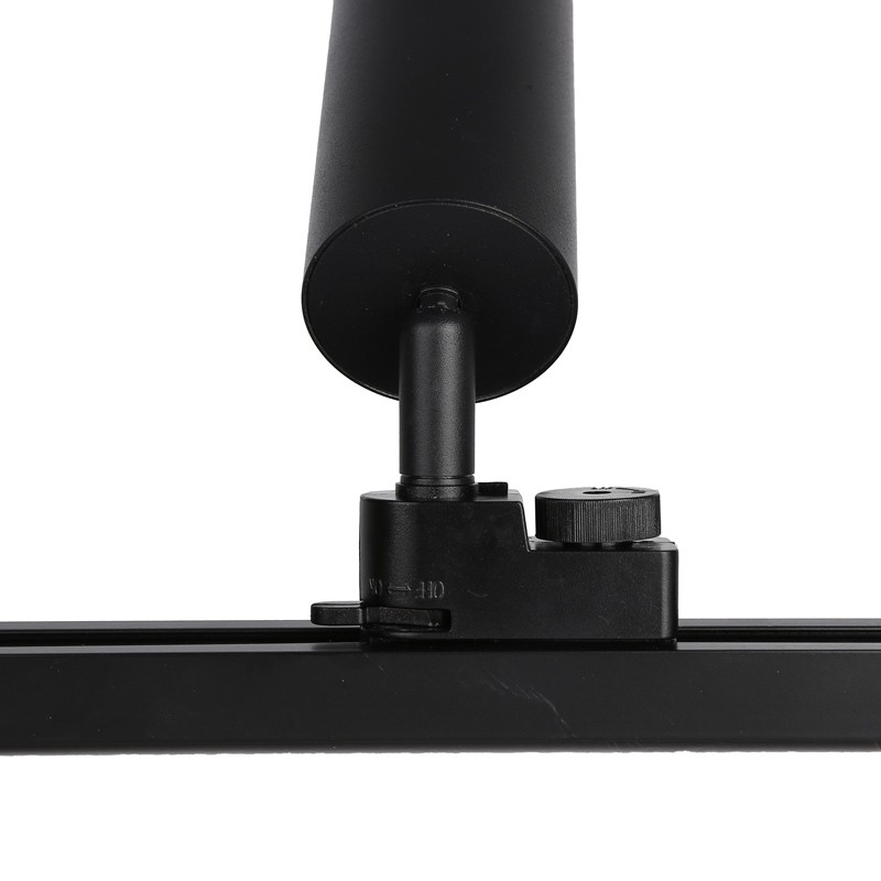 Single-phase track spotlight with adjustable light angle and 8W articulated spotlight in 2800K