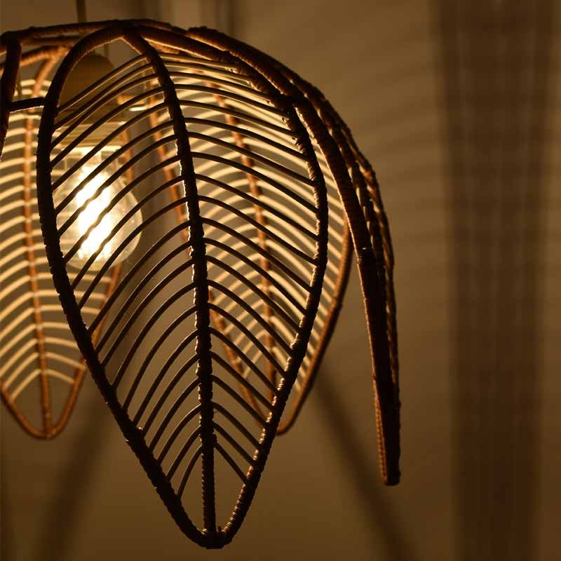 Flower-shaped rattan pendant lamp "BINTAN".