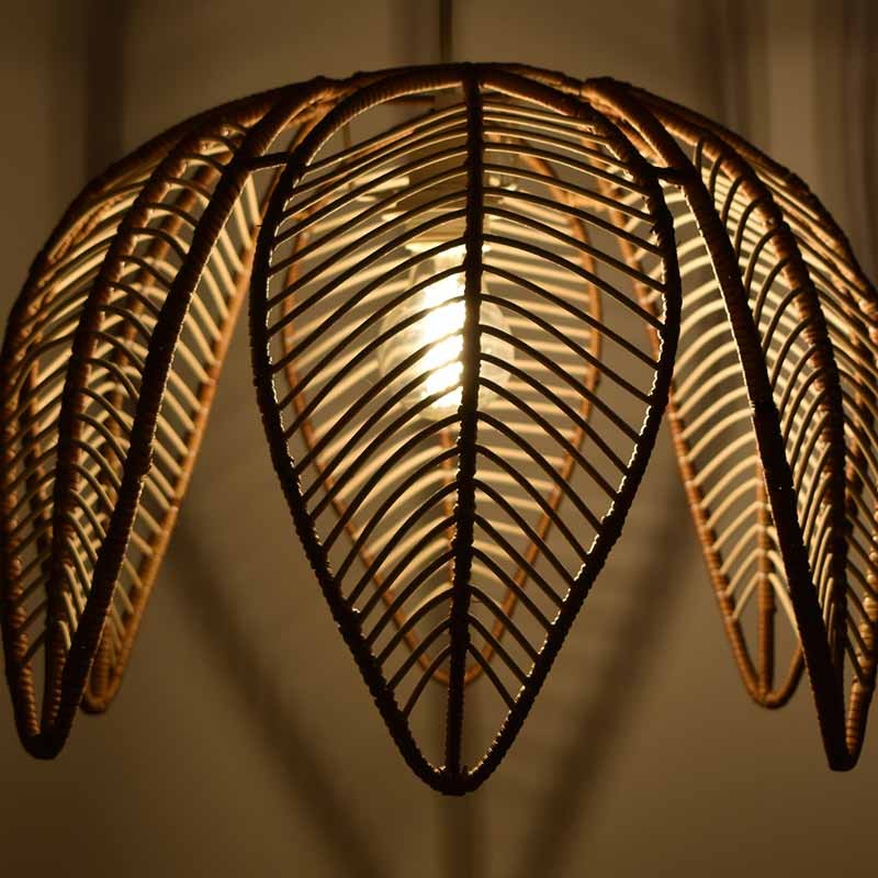 Flower-shaped rattan pendant lamp "BINTAN".