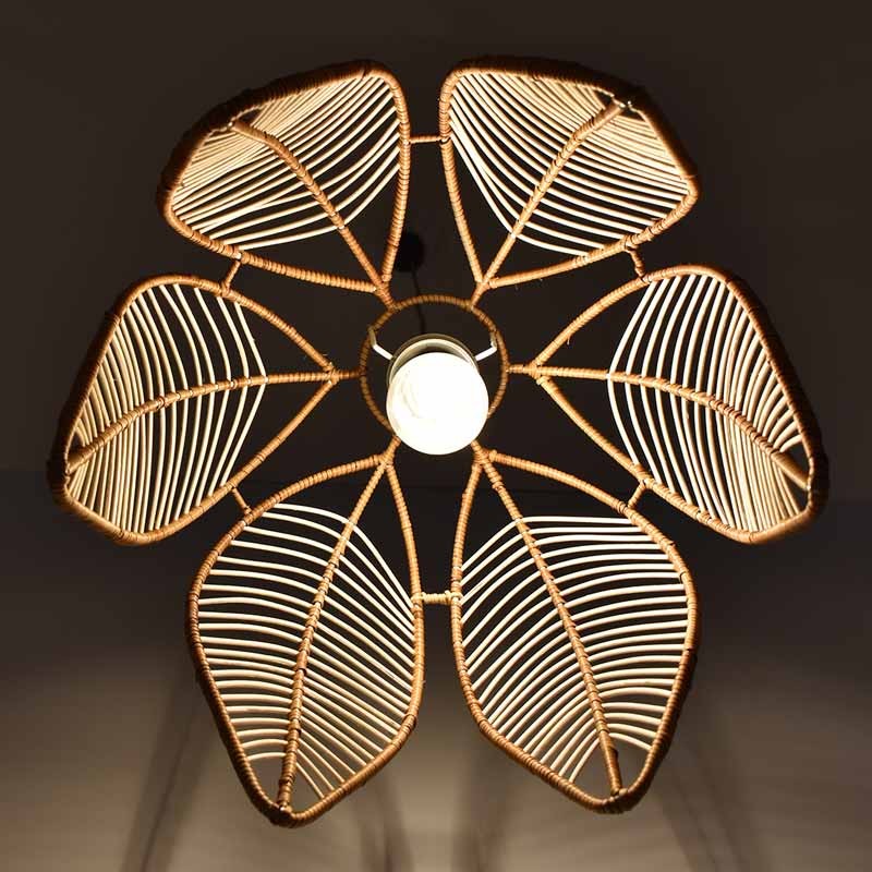 Flower-shaped rattan pendant lamp "BINTAN".