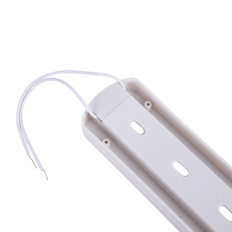 Adapter for single-phase track spotlight to ceiling light